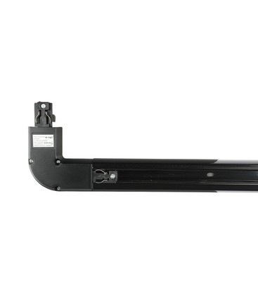 Installatie van een L-connector voor het koppelen van 230V spanningsrails.