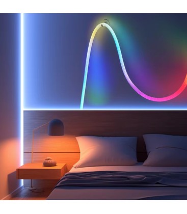 Sfeervolle toepassing van een neon flex slang gemonteerd in een interieur.