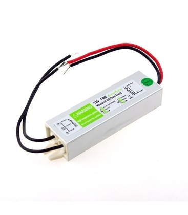 Waterdichte IP67 LED voeding geschikt voor vochtige ruimtes en buitenmontage.