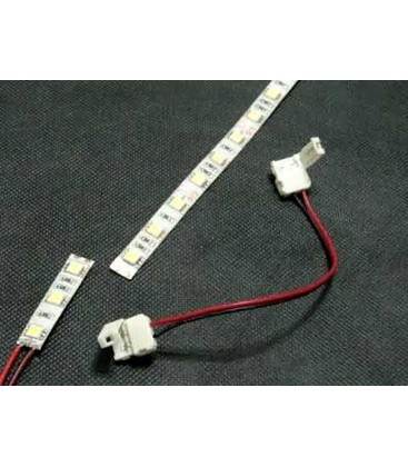 Installatie van een flexibele connector voor een 10mm brede LED strip.