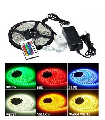 Complete RGB LED-strip set inclusief aansluitmaterialen voor directe bediening.