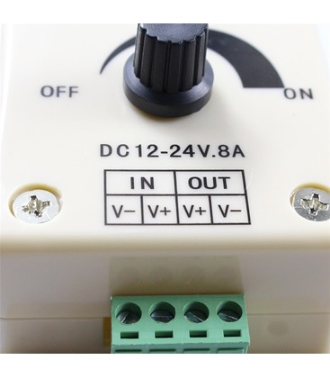 Detailopname van een 12V en 24V dimmer voor technische installatie.