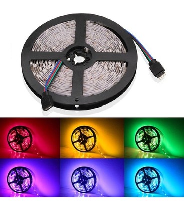 RGB LED strip met 60 LEDs per meter die gedimd kan worden via een controller.