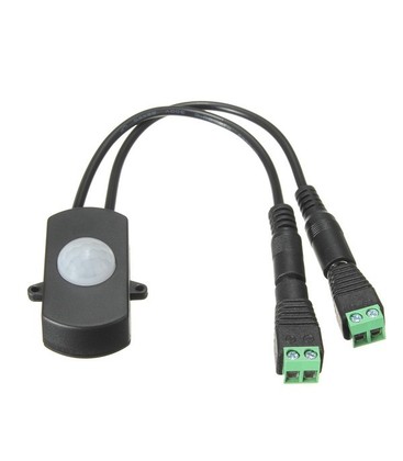 PIR-sensor voor LED-strips met schroefklemmen voor eenvoudige aansluiting.