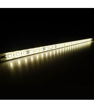 Close-up van een aluminium profiel met een matte diffuser die zorgt voor egaal licht zonder zichtbare LED-punten.